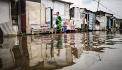 Banjir Rob di Dadap Tangerang sejak Kamis Berangsur Surut