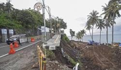 Jalan Kawasan Wisata Senggigi Longsor Sepanjang 25 Meter