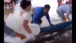 Viral Pesta Nikah di Tengah Kepungan Banjir Katingan, Perjuangan Mempelai Perempuan Bikin Netizen Salut