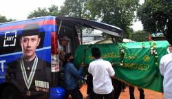 Suasana Pemakaman Eks Politisi Partai Demokrat Max Sopacua