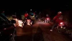 Melintas Jalan Pasirlangu-Cisarua KBB, Pemotor Nyaris Tewas Tertimbun Longsor<
