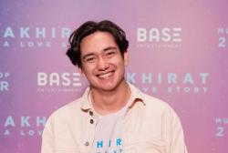 Adegan Ciuman dengan Della Dartyan di Film Akhirat: A Love Story, Adipati Dolken Ungkap Reaksi Istri