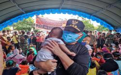 Gubernur Kalteng  Menyambangi Warga Terdampak Banjir