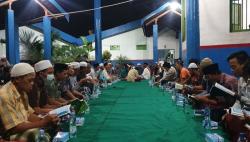 Tingkatkan Ketakwaan, Lapas Surabaya Ajak Warga Binaan Ngaji dan Salat Bersama 
