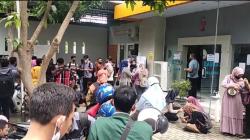 Suasana Antrean Mewarnai Tes Narkoba di Labkesda Blora