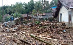 Banjir Bandang dan Tanah Longsor Terjang Sukawening Garut, 100 Warga Mengungsi