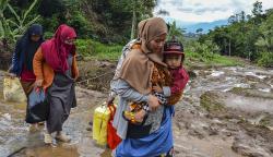Ratusan Korban Banjir Bandang Garut Mengungsi