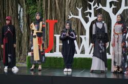 Usung Korean Style, Desainer Ashfa Khoirunnisa Hadirkan Busana Muslimah Casual dan Dinamis 