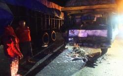 Bus dan Truk Tabrakan karena Hindari Mobil Mogok, Sopir Terjepit 