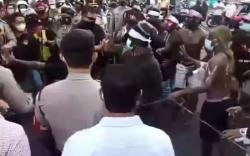 Demo Mahasiswa Papua di Denpasar Rusuh, Terjadi Aksi Lempar Batu