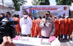 Polisi Gerebek 2 Rumah Penampungan Benih Lobster di Banyuasin, 13 Pekerja Ditangkap