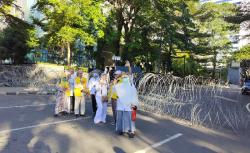 Jalan Menuju Monas Ditutup Kawat Berduri, Massa Reuni 212 Tak Bisa Lewat