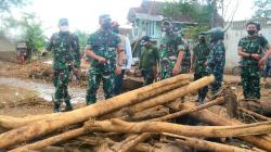 Pangdam Siliwangi Ingatkan Warga Daerah Rawan Bencana di Garut Waspada Cuaca Ekstrem<