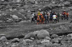 Cari Korban Letusan Semeru, Tim SAR Gabungan Susuri Desa Sumber Wuluh yang Tertutup Abu Vulkanik