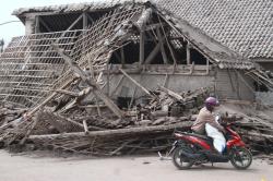 Relawan Temukan Jasad Ibu Gendong Bayi Tertimbun Lahar Semeru di Lumajang