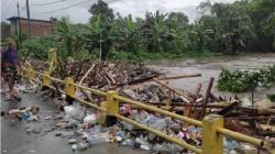 Banjir Bandang Terjang Soppeng Sulsel, 3 Kecamatan Terdampak, 2 Rumah Hanyut
