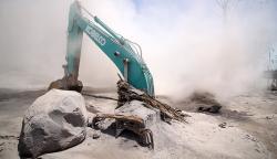 Ekskavator Tertimbun Material Vulkanik Gunung Semeru