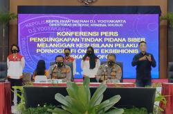 Ini Motif Siskaeee Lakukan Pamer Payudara di Bandara YIA<