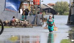Foto Desa Eretan Wetan Indramayu Sudah Sebulan Terendam Banjir Rob