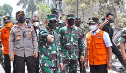 KSAD Jenderal Dudung Abdurachman Pantau Lokasi Terdampak Erupsi Gunung Semeru <