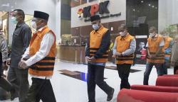 Deretan 15 Anggota DPRD Muara Enim Kompak Pakai Baju Tahanan KPK