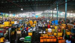 Melihat Aktivitas Pedagang Pasar Ikan Muara Angke yang Tak Pernah Putus