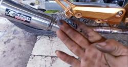 Tanda Mesin Rusak Parah, Kenali Penyebab dan Cara Mengatasi Oli Keluar dari Knalpot Motor