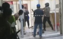 Dramatis, Ini Detik-Detik Polisi dan Warga Gagalkan Perampokan Bersenjata Api di Jagakarsa