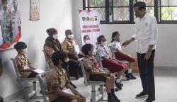 Jokowi Larang Sekolah Paksa Orang Tua Teken Surat Tanggung Risiko Vaksinasi Anak