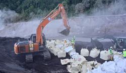 Pengalihan Aliran Lahar Hujan Gunung Semeru Gunakan Jumbo Bag