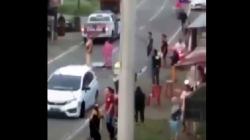 Viral Mobil Polisi Cuma Lewat Ada Korban Kecelakaan di Tengah Jalan, Warga Bengong