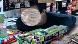 Viral, Wajah Pencuri Minimarket di Karawang Terekam CCTV Sangat Jelas