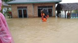 Air Sungai Meluap, Banjir Rendam Puskesmas dan Puluhan Rumah Warga di Padang Pariaman<