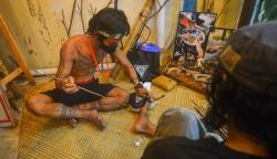 Seni Tato Tertua Dunia Ada di Mentawai, Begini Membuatnya