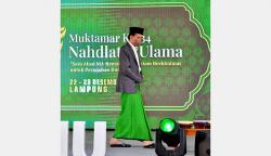 Pakai Sarung Hijau, Presiden Jokowi Buka Muktamar NU di Lampung