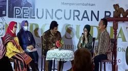 Buku tentang Sudjiatmi Ibunda Jokowi Diluncurkan saat Hari Ibu 