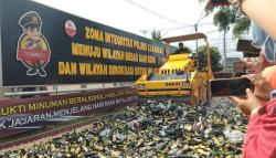 Peredaran Miras di Karawang Marak, Sekali Dimusnahkan 22.000 Botol  
