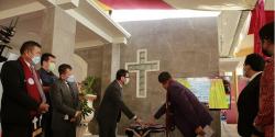 Rayakan Natal, Menkumham Wujudkan Impian Mendiang Istri Bangun Gereja