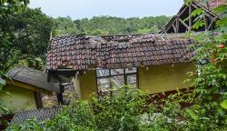 Diguyur Hujan Deras, Atap Sekolah di Ciamis Ambruk