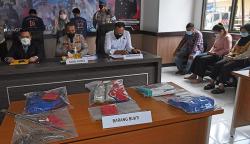 Duduk di Meja Gubernur Banten Sambil Angkat Kaki, 6 Buruh Ditangkap Polisi