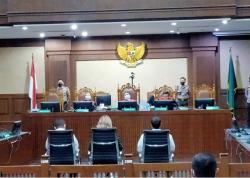 Ardi Bakrie Kuatkan Nia Ramadhani yang Nangis saat Divonis 1 Tahun Penjara