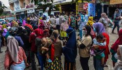 Operasi Pasar Minyak Goreng Murah Diserbu Warga Palembang