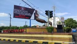 Gegara Belum Bayar Pajak, Baliho Ridwan Kamil For President di Cianjur Diturunkan 