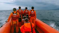 Hari Kedua, Tim SAR Lanjutkan Pencarian Kapal Tenggelam di Perairan Pulau Manipa<