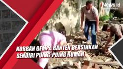 Belum Ada Bantuan, Korban Gempa Banten Bersihkan Puing-Puing Rumah