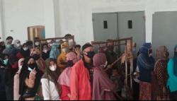 Ini Cerita Warga saat Operasi Pasar Minyak Goreng di Sukabumi, Harus Antre 8 Jam<