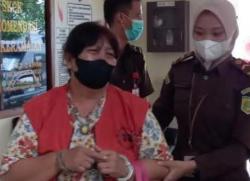 Jadi Tersangka, Ketua BUMDes di Buleleng Menangis saat Hendak Ditahan