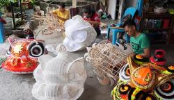 Melihat Pembuatan Barongsai dan Liong Jelang Imlek di Semarang<