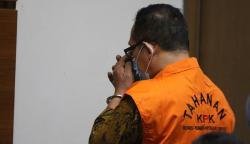 KPK Perpanjang Masa Tahanan Hakim PN Surabaya Itong Isnaeni Hidayat