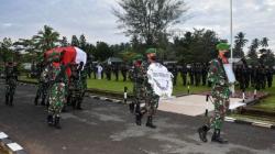 Tembakan Salvo Iringi Pemakaman Jenazah Serda Miskel Korban Penembakan KKB 